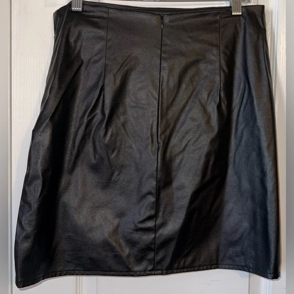 SHEIN Black Faux Leather Ruched Mini Skirt Draped Side Size L